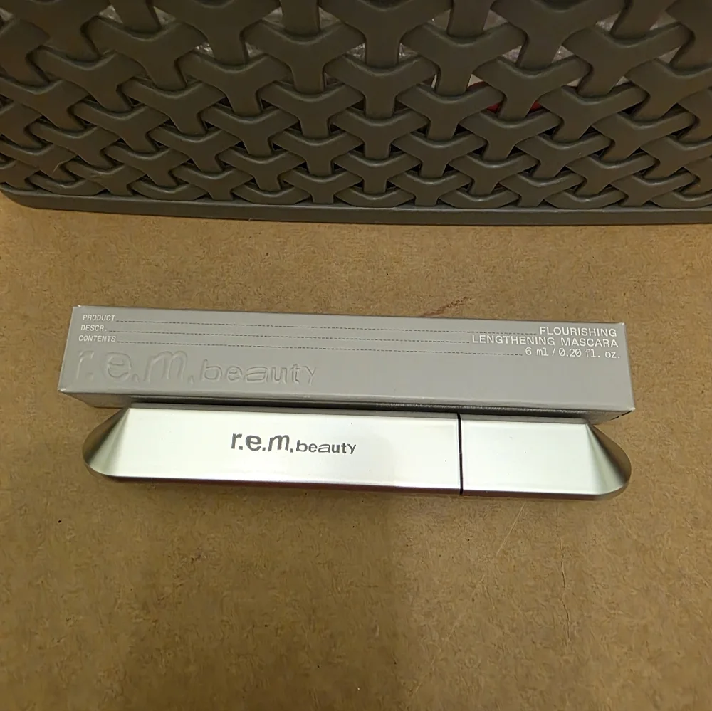 R.e.m Beauty flourishing lengthening mascara Shade: midnight black. BNIB